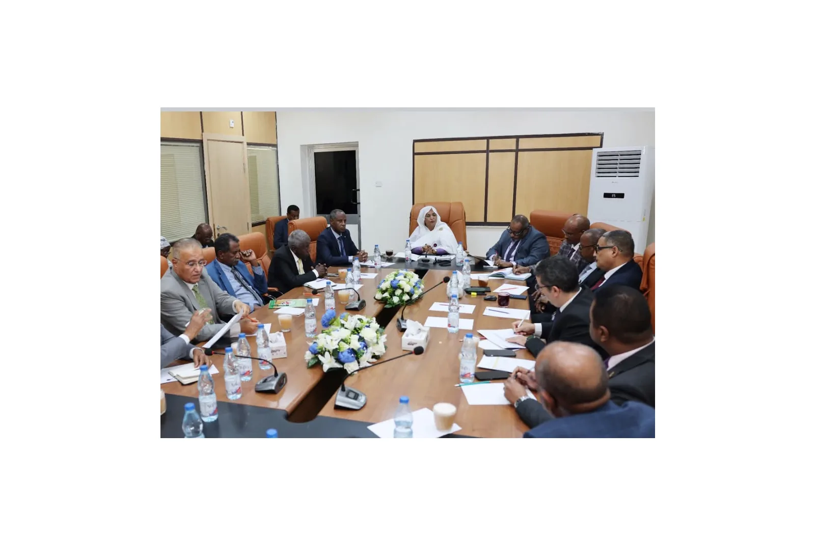 محافظ بنك السودان المركزي تؤكد استمرار ضخ النقد الأجنبي وتعلن الترتيب لعلاقات مراسلة مع ثلاث دول عربية