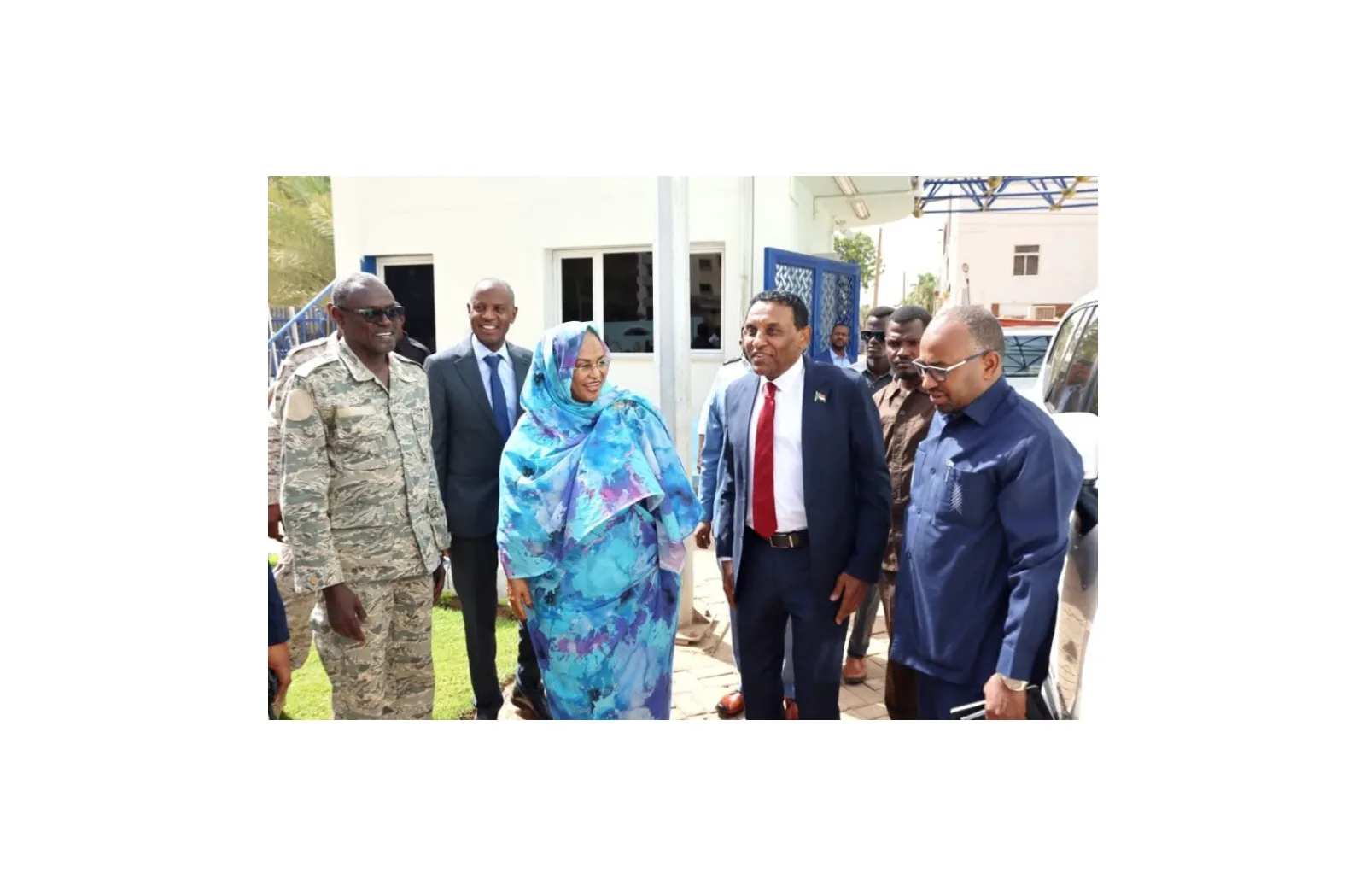 رئيس الوزراء يزور بنك السودان المركزي ويطلع على خطط إصلاح القطاع المصرفي وإعادة الإعمار